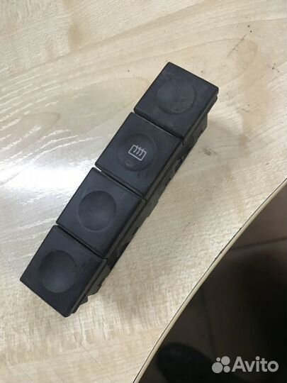 Кнопка включения обогрева заднего стекла Ford Fies