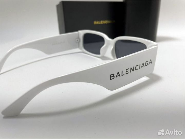Солнечные очки Balenciaga