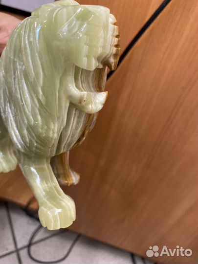 Статуэтка из нефрита лев