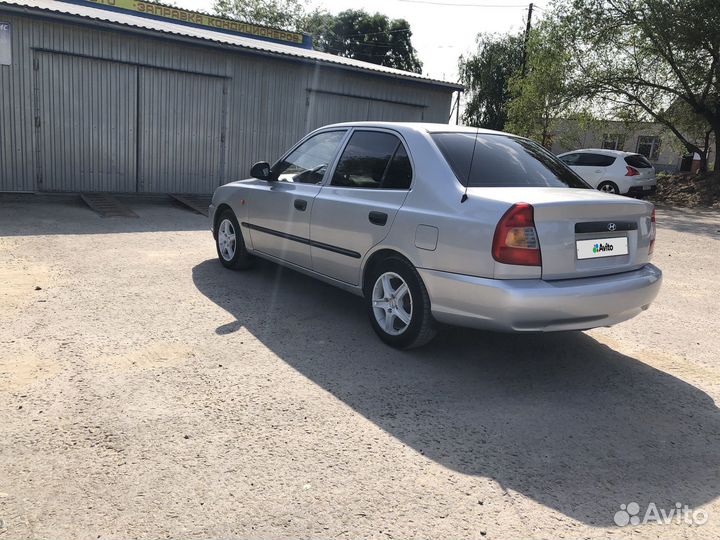 Hyundai Accent, 2004