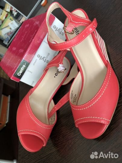 Босоножки новые