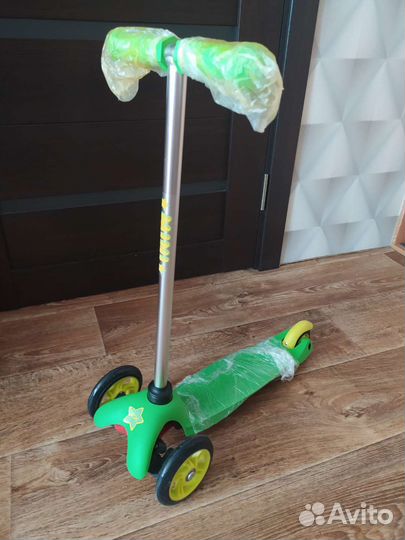 Самокат детский трехколесный новый