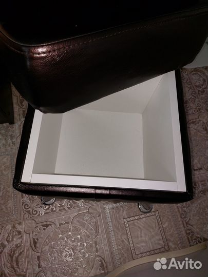 Продам дамский столик с пуфиком