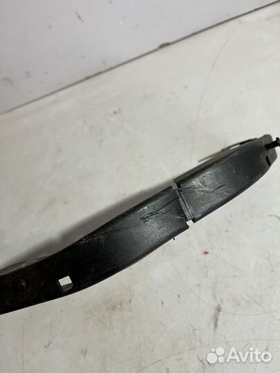 Накладка правой петли крышк багажника Ford Scorpio