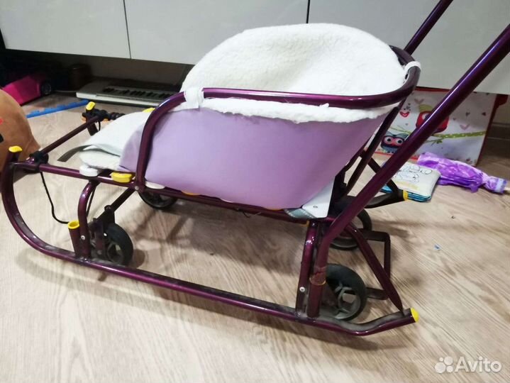Детские санки на колесиках