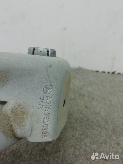 Петля крышки багажника левая A2057500328