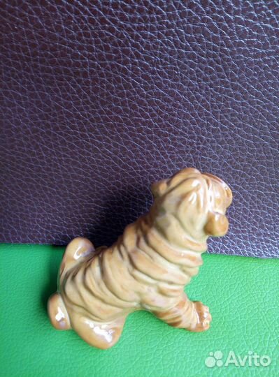 Собачка Шарпей. Фарфор. Статуэтка