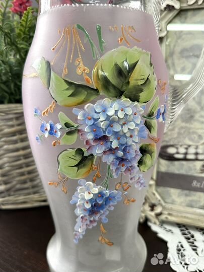 Красивый кувшин