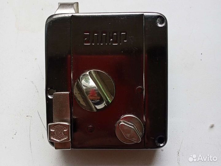 Замок дверной накладной Аллюр