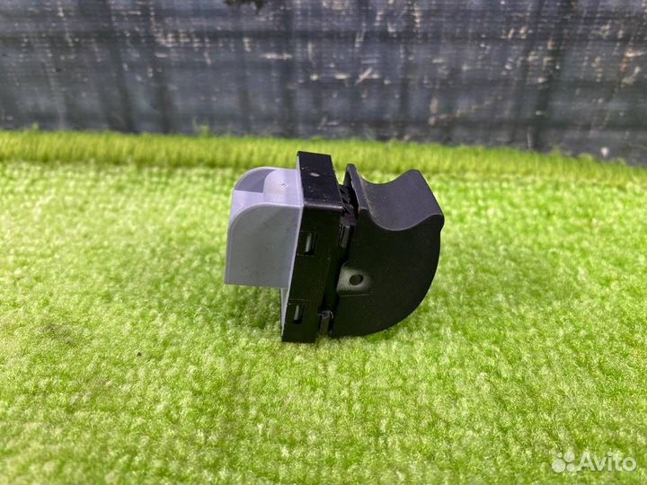 Кнопка стеклоподъемника Audi A4 Avant B7 ALT 2006