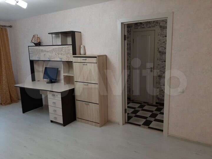 2-к. квартира, 65 м², 1/10 эт.