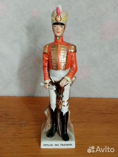 Фарфоровая статуэтка