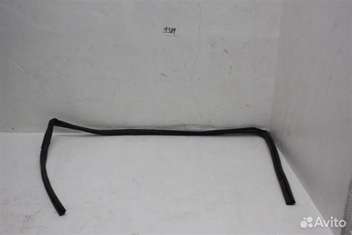 Уплотнитель стекла двери передней левой Nissan Qa