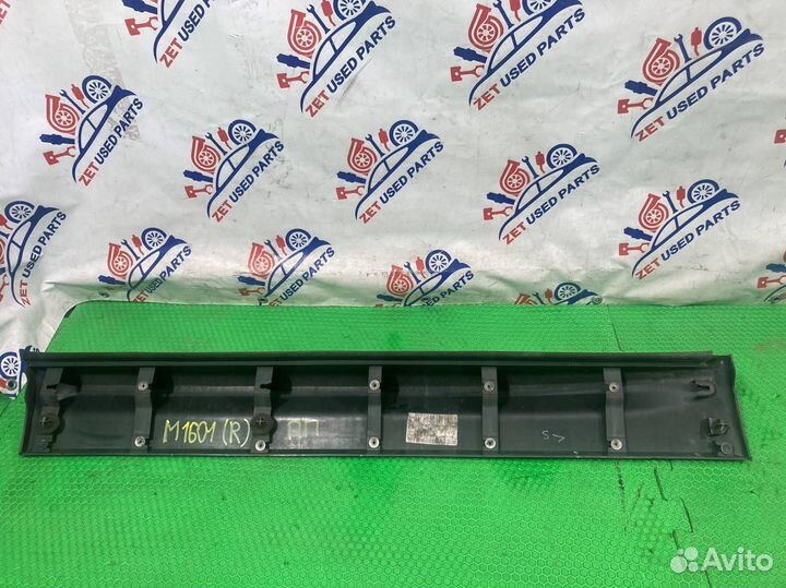 Молдинг двери передний правый Land Rover Range