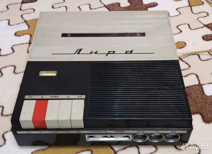 Катушечный мини-магнитофон Лира-206 (1972 г.)