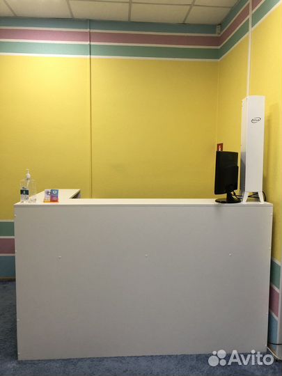 Стойка ресепшн