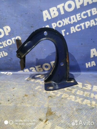 Петля капота Ваз Жигули 2106 седан 2106 1993