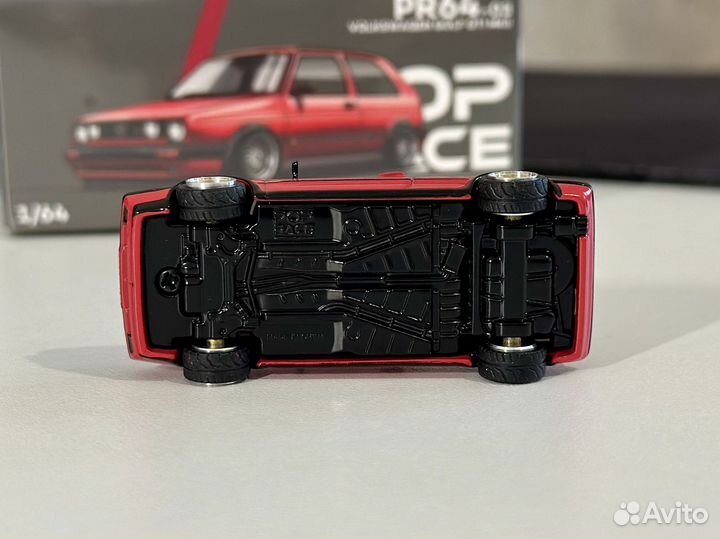 Коллекционная мoдeль Volkswagen Golf MK2 1:64