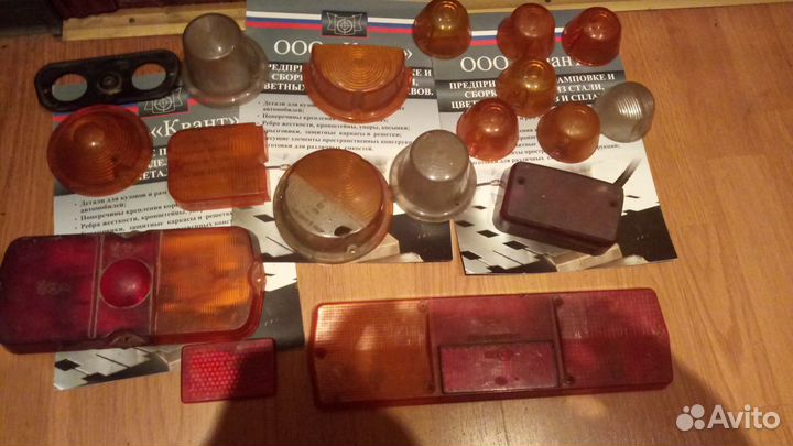 Стекла фар фонарей и дверей различные