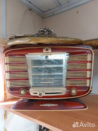 Радиоприёмник сетевой ламповый Звезда-54 Радиола