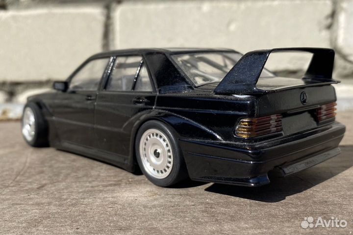 Mercedes 190e 1:24 масштабная модель