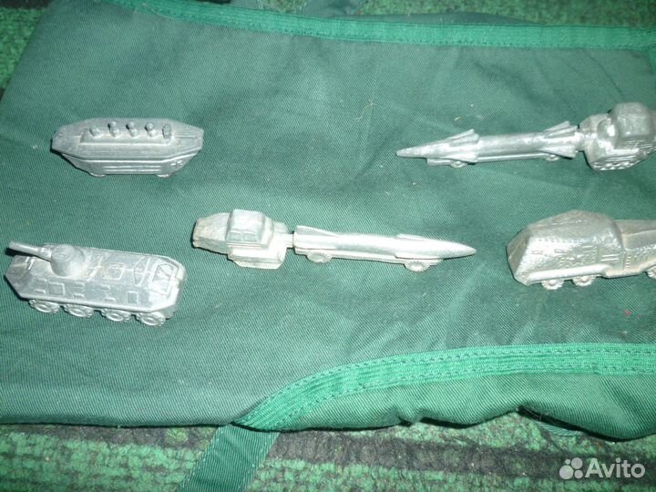 Машинки оловянные