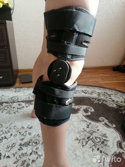 Ортез на колено жесткий с шарнирами