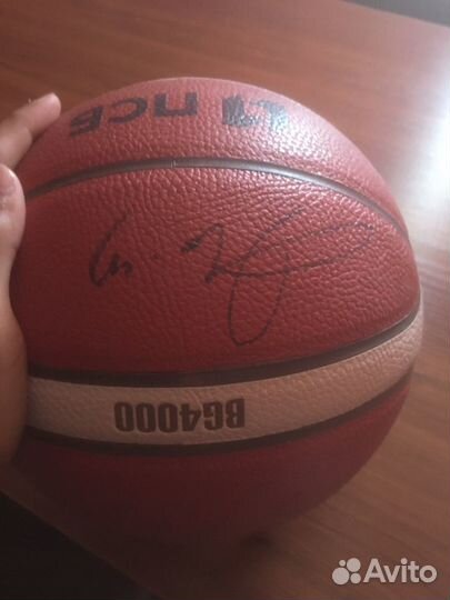 Баскетбольный мяч 7 с автографом кириленко