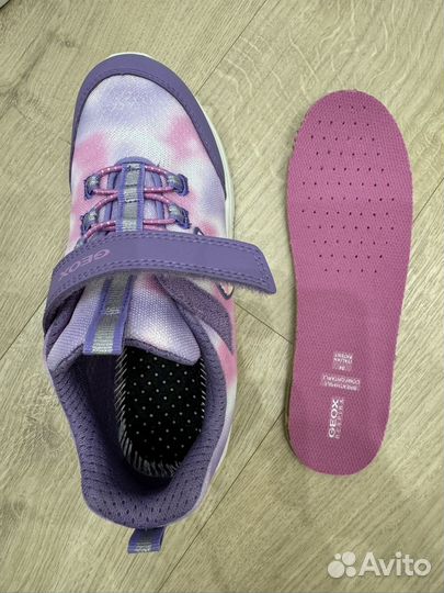 Новые кроссовки Geox р.34