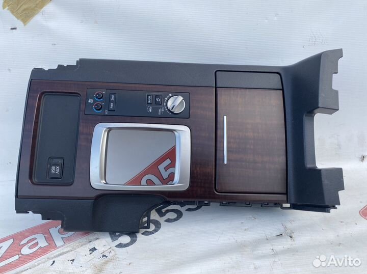 Toyota Land Cruiser 200 центральная консоль