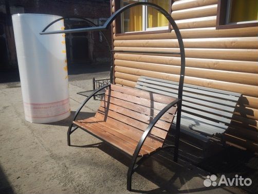 Скамейка с крышей