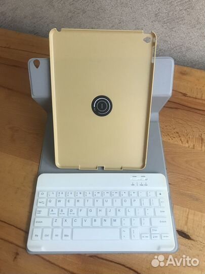 Чехол-книжка с блютуз-клавиатурой для iPad Air