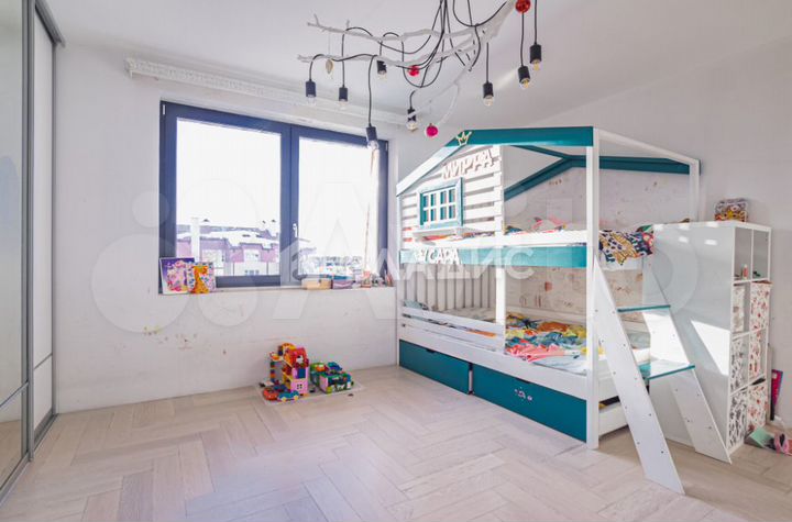 3-к. квартира, 140 м², 4/4 эт.