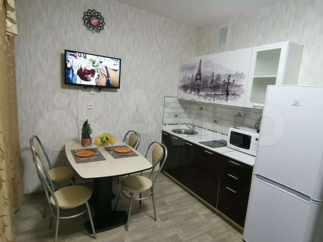 2-к. квартира, 60 м², 1/8 эт.