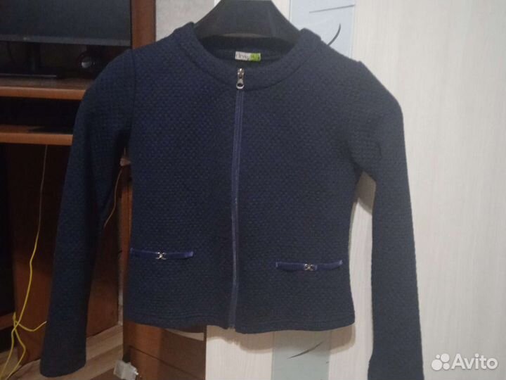 Продам пиджак для школы на девочку 9-11 лет