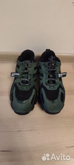 Кроссовки женские