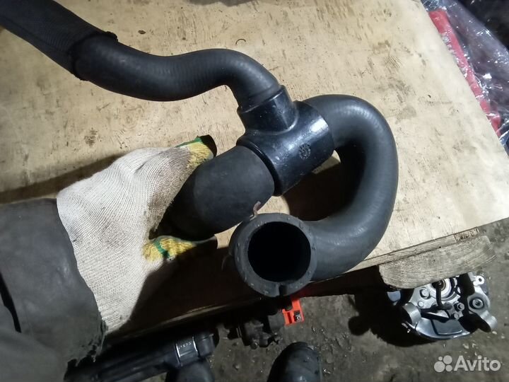 Патрубок системы охлаждения 1,6л Opel Meriva A