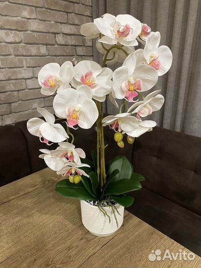 Орхидея искусственная в горшке
