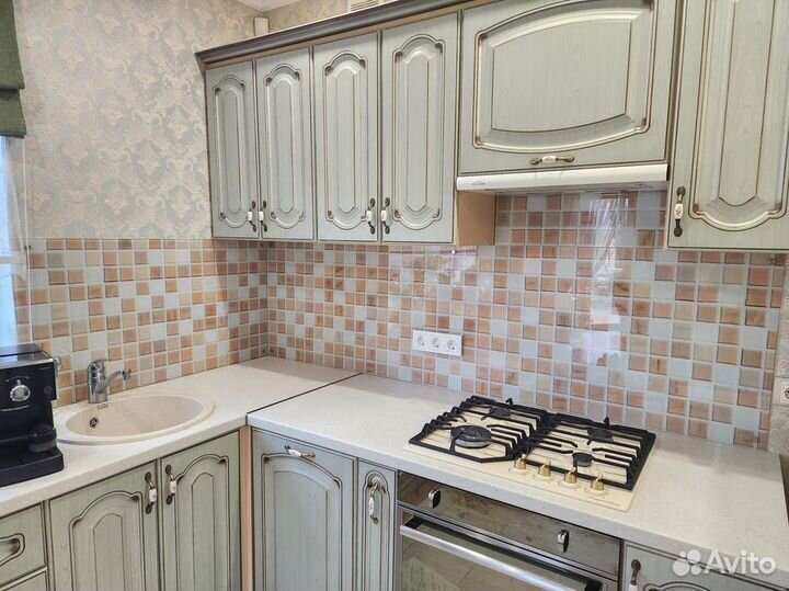 Кухонный фартук из стекла