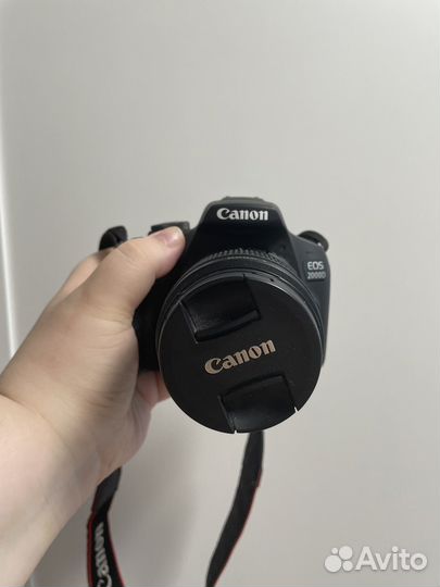 Продам зеркальный фотоаппарат Canon eos 2000D
