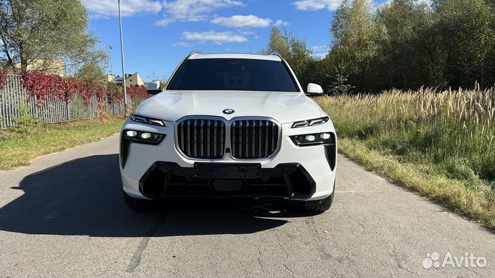 BMW X7 3.0 AT, 2023, 14 700 км