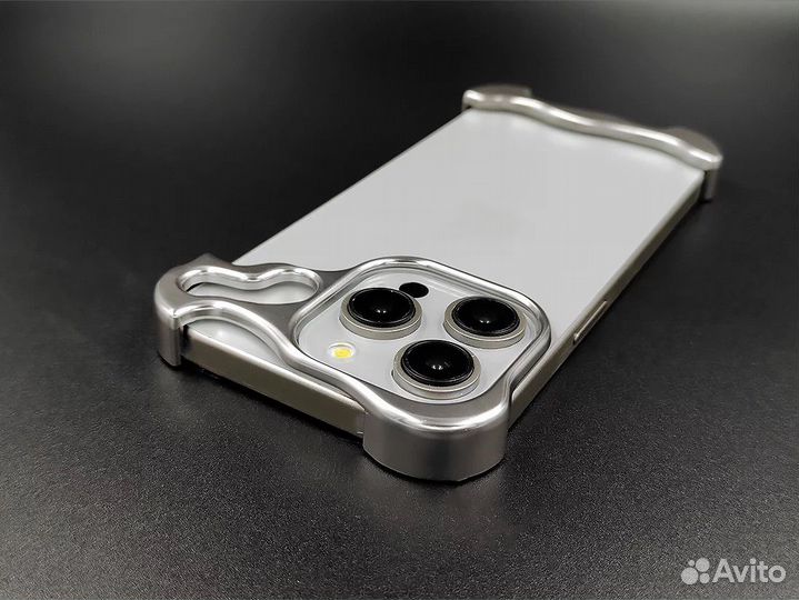 Чехол на iPhone