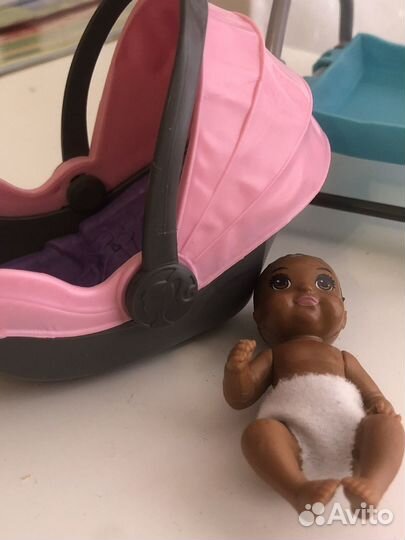 Ребенок с коляской barbi