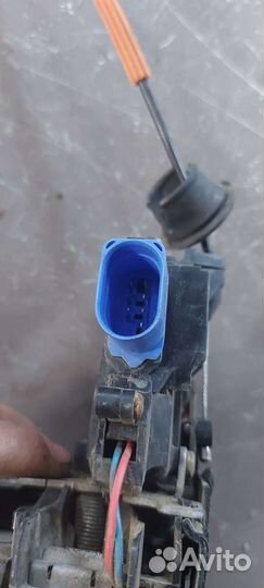 Замок двери передний правый Audi A8 D3