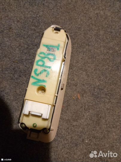 Блок упр. стеклоподьемниками на toyota sienta NCP8