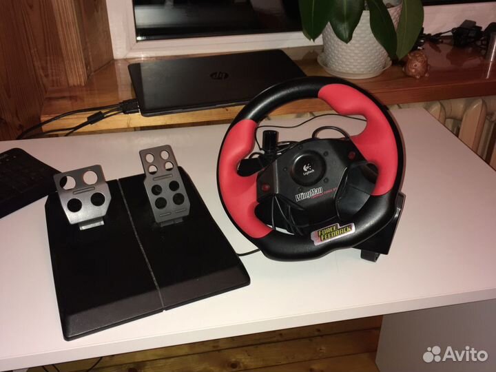 Игровой руль logitech