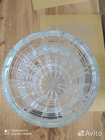 Большая хрустальная ваза и ваза для фруктов