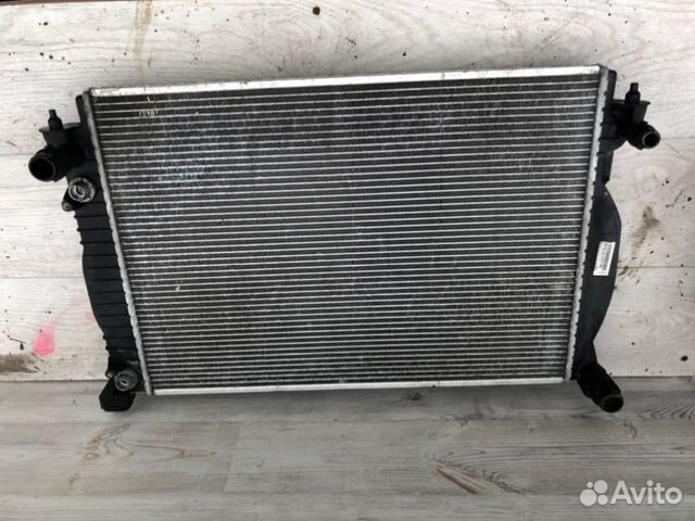 Радиатор охлаждения двигателя Audi A4 универсал