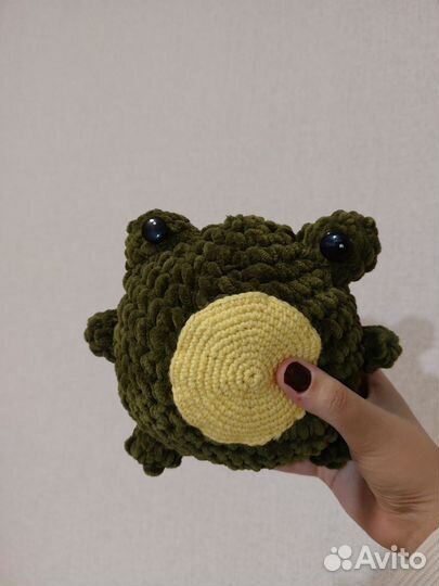 Вязанная лягушка