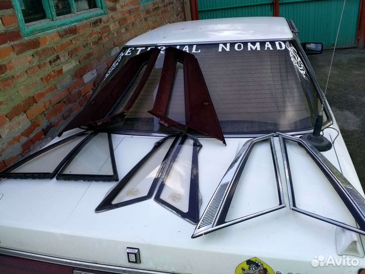 Молдинги на тойота марк2 кузов GX-71 1986 года